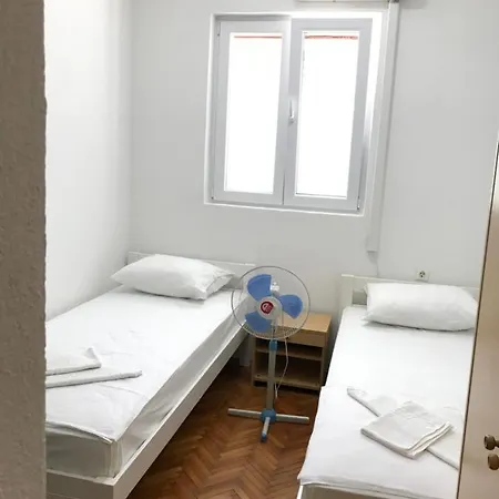 Bossina فندق مبيت وإفطار زاووستروج